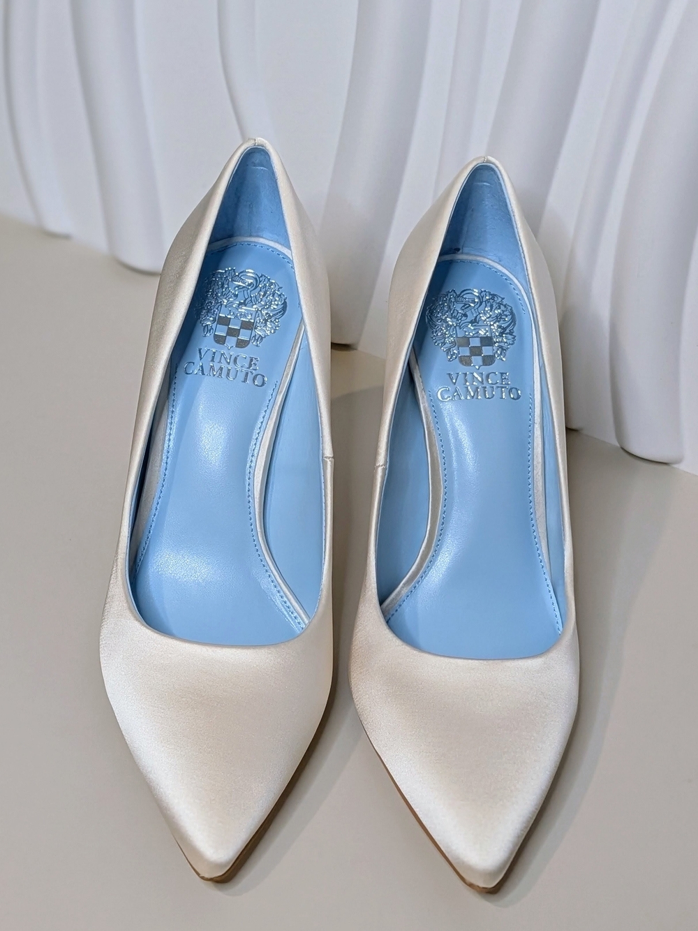 Vince Camuto Savilla Ivory Satin Bridal Wedding Pumps Heels NIB Size 8 - Picture 5 of 16